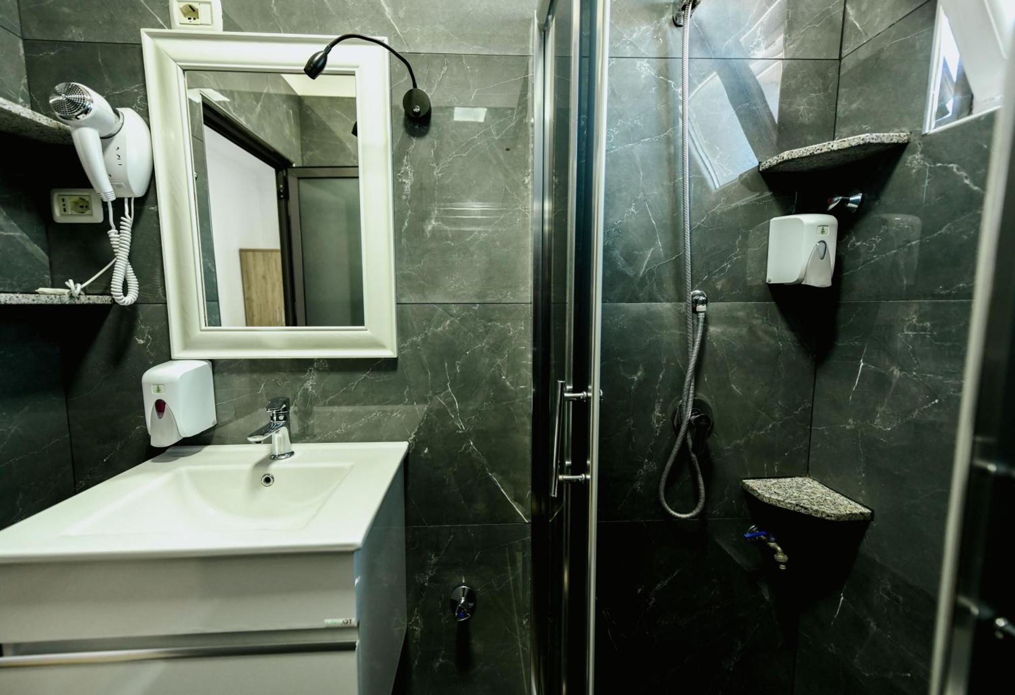 Hotel Floga Шкодер Экстерьер фото